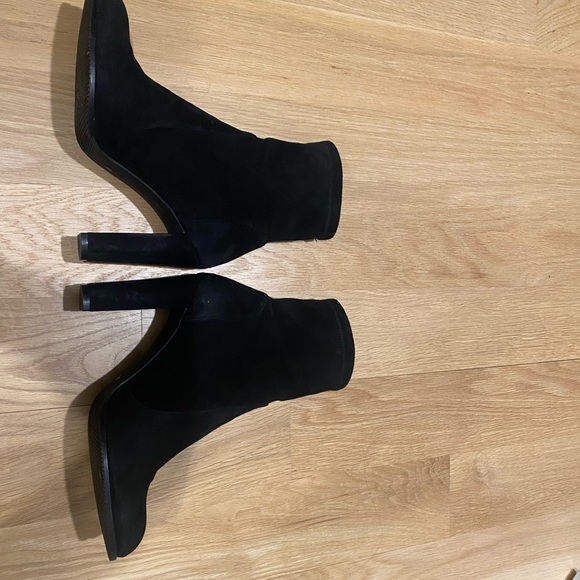 stuart weitzman Highland Bootie. Lightly worn. Size 9. Retails $575 - Picture 2 of 7